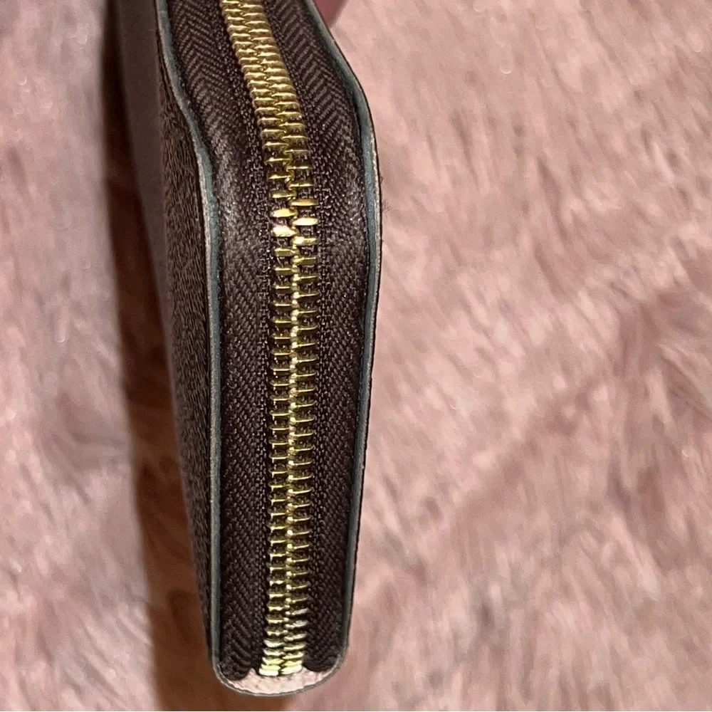 LOUIS VUITTON Clemence Wallet - Picture 9 of 14